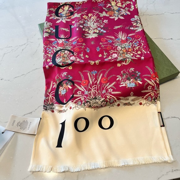 Authentic Gucci 100 anniversary silk scarf - Picture 3 of 10